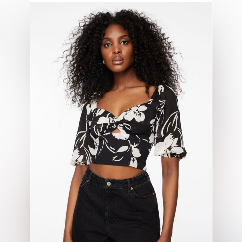 Dynamite Solene Puff Sleeve Sweetheart Top